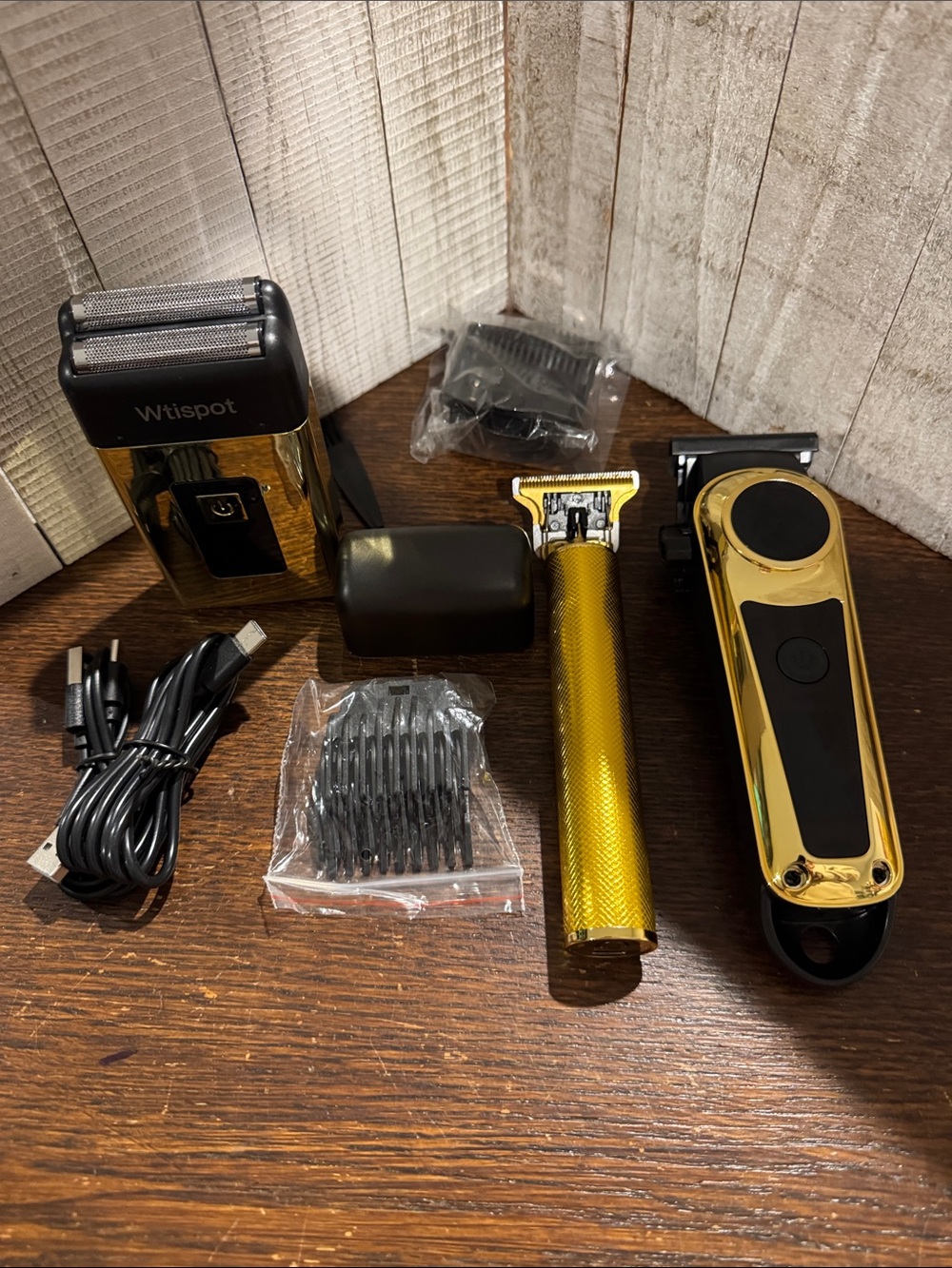 NWOT Wtispot Gold Men’s Grooming Kit – Trimmer & Shaver Set